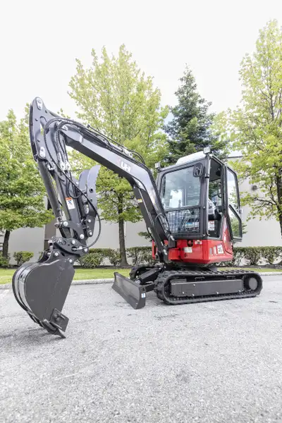 Introducing the UME28 – 2.7-Ton Mini Excavator from UHI Machinery Canada! Compact, powerful, and rea...