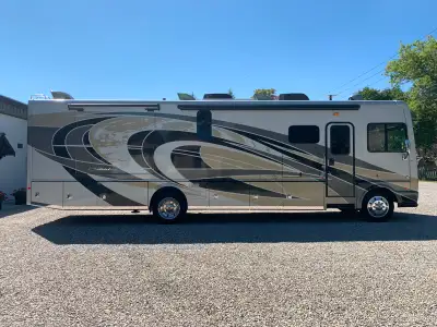 2019 Fleetwood Southwind Model 35K Fleetwood’s Best Class A An outstanding gas coach. Huge list of s...