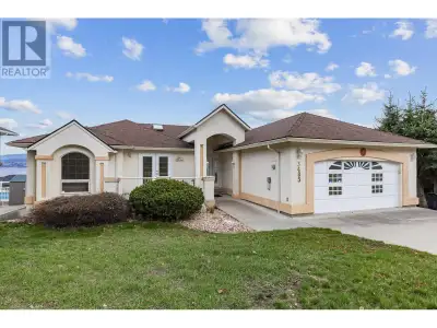 Lakeview Heights Gem ready for updates: This original condition owner's home was the showhome for th...