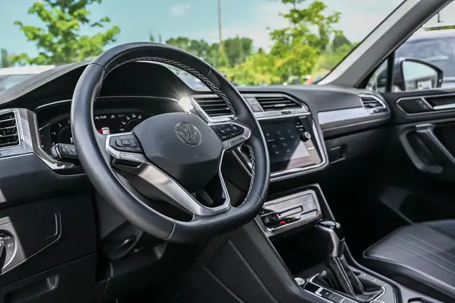 2023 Volkswagen Tiguan Comfortline | Toit pano | Apple Carplay | in Cars & Trucks in Longueuil / South Shore - Image 9