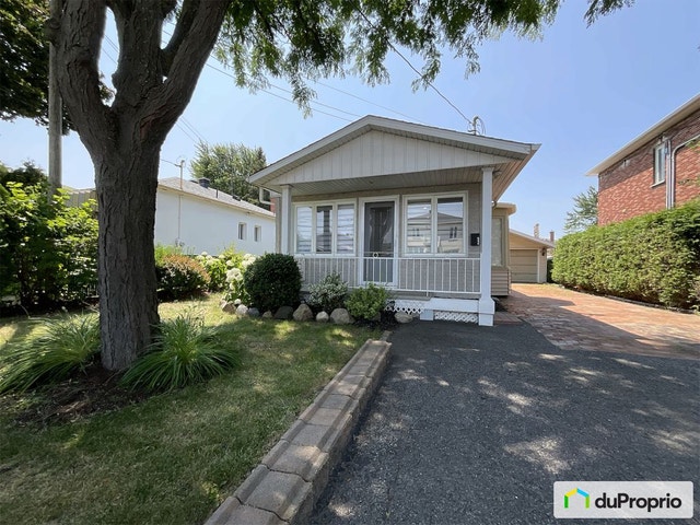 $439,900 - Bungalow for sale in La Prairie — photo 1