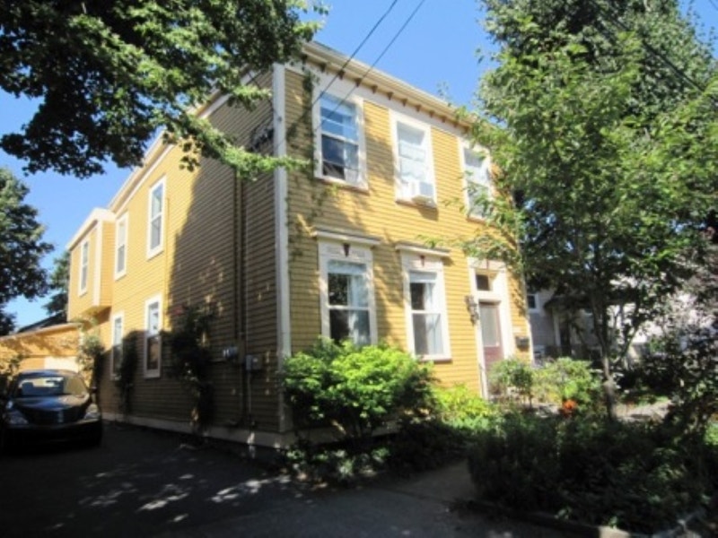 09106 Lovely furnished flat in Central Halifax Short Term Rentals