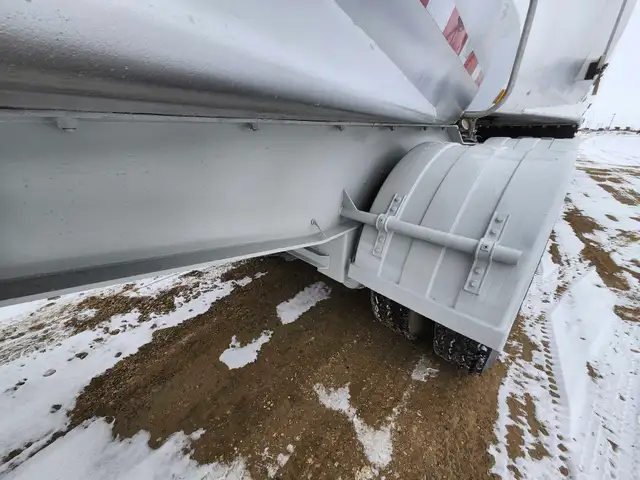 2002 Beall Super B-Train Hopper/Grain/Tri-Tri axles in Heavy Equipment in Barrie - Image 18