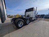 1 Owner 2019 Kenworth W900B With Cool Pack Wet Kit KMS: 481,143 HRS: 18,336 Over $39,000 just spend... (image 5)