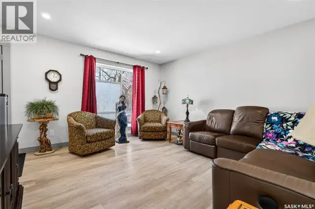 1160 Willow AVENUE Moose Jaw, Saskatchewan in Houses for Sale in Moose Jaw - Image 6