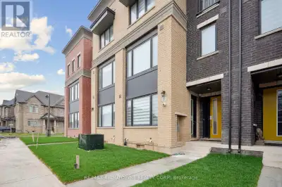 10 MARVIN AVENUE Oakville (GO Glenorchy), Ontario