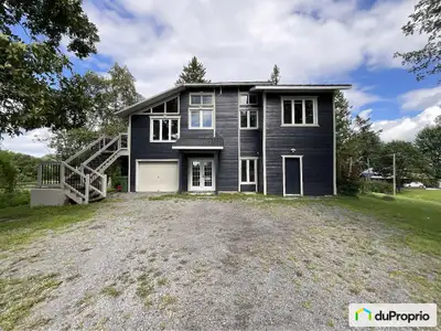 Maison clé en main. Situé au bord de l'eau, Style Californie, avec accès à la Rivière Outaouais. Ent...