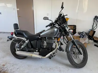 WAS: $4989 NOW: $3989 plus taxes and licensing feesIntroducing the 2019 Suzuki Boulevard S40, a stri...