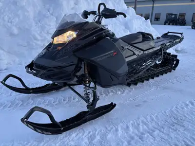 2021 Skidoo Summit Expert 850 E-TEC Turbo 175x3 inch with 3,525 KM's. Front and rear Adventure bumpe...