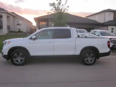 One Owner 2021 Honda Ridgeline EX-L. Loaded with 3.5L engine, Leather Interior, Reverse Camera, Remo...