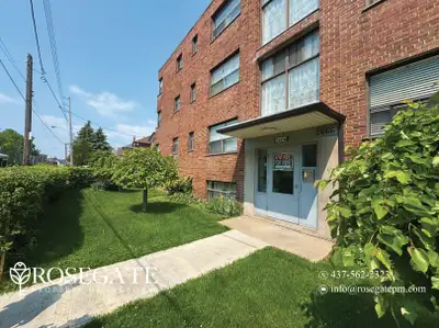 Cozy 2 Bed 1 Bath with Parking Apartment