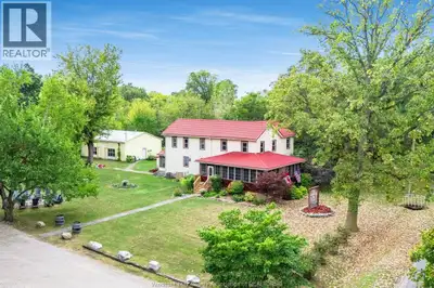 Opportunity! Escape the city and embrace island living at The Wandering Dog, a 10-room, 13-bath inn...