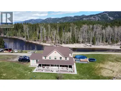 Welcome to the Christian Valley! 2 HOMES!! Over a km of riverfront on this 93 acre farm. Bring your...