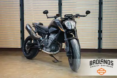$85 Bi-WeeklyAkropovic Exhaust, Decat mid pipe, Bar end mirrors, Passenger seat cover and slim seat....