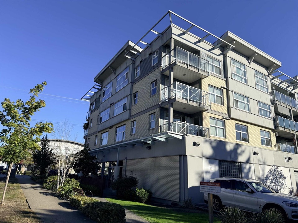 213 7445 120 STREET Delta, British Columbia 2
