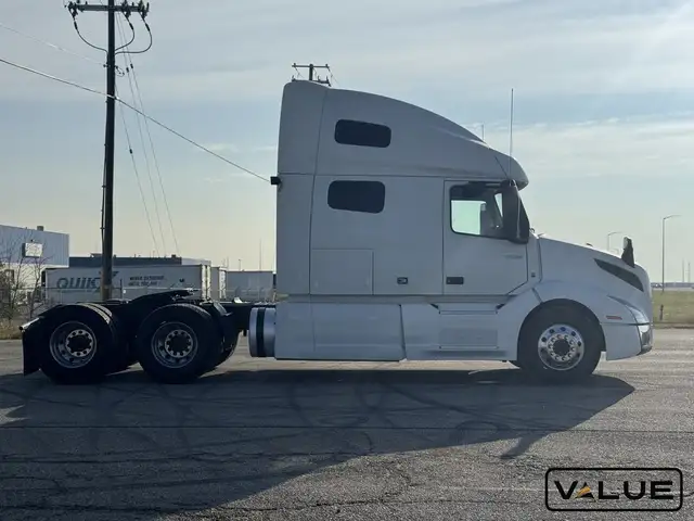 2022 Volvo VNL760 D13 | 455HP | 2.79 RATIO | I-SHIFT in Heavy Trucks in Calgary - Image 6