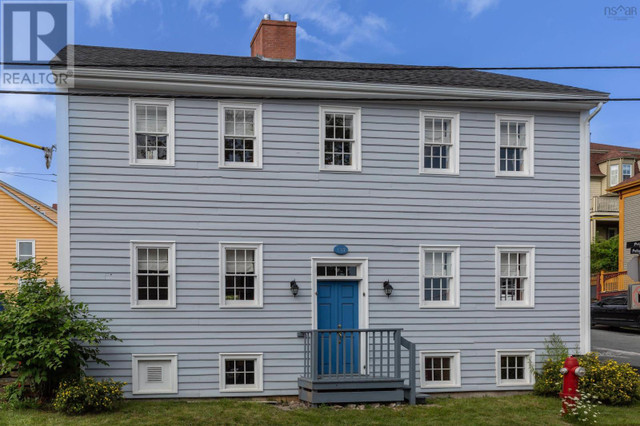 137 Pelham Street Lunenburg, Nova Scotia in Houses for Sale in Bridgewater
