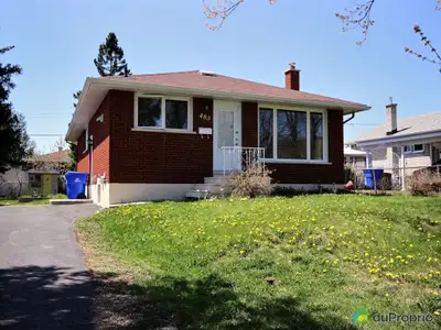 Joli bungalow très bien entretenu situé dans un secteur très paisible. Près de tous les services pra...