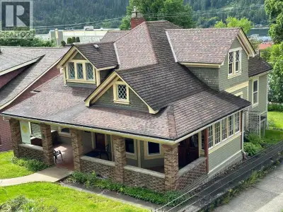 Beautiful Downtown Nelson designated Heritage Home situated at the end of historic Baker Street. Cla...
