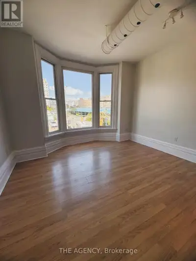 4 - 139 1/2 JOHN STREET S Hamilton (Corktown), Ontario