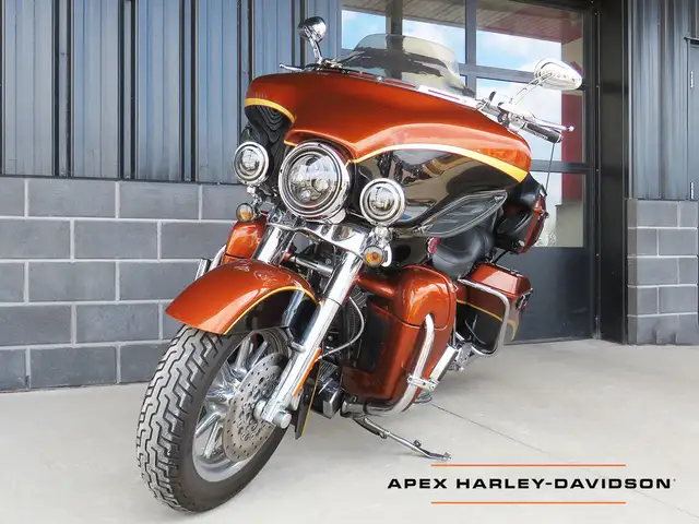 2008 Harley-Davidson FLHTCUSE3 - CVO Screamin' Eagle Ultra Class in Sport Touring in Cambridge - Image 4