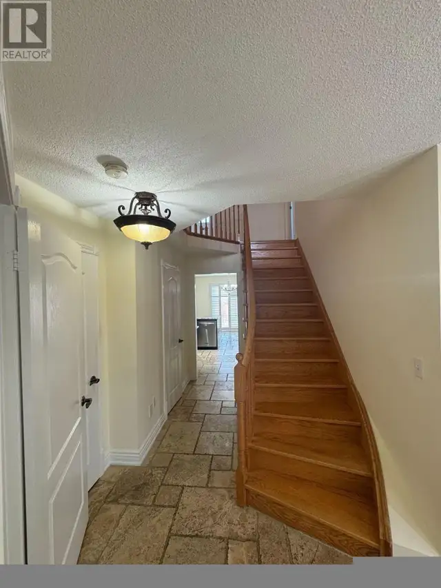 203 LANDSBRIDGE STREET Caledon (Bolton East), Ontario in Houses for Sale in Oakville / Halton Region - Image 16