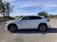 // ACCIDENT FREE!! // Meet the 2024 Volkswagen Atlas Cross Sport Execline 4MOTION, a premium midsize... (image 9)