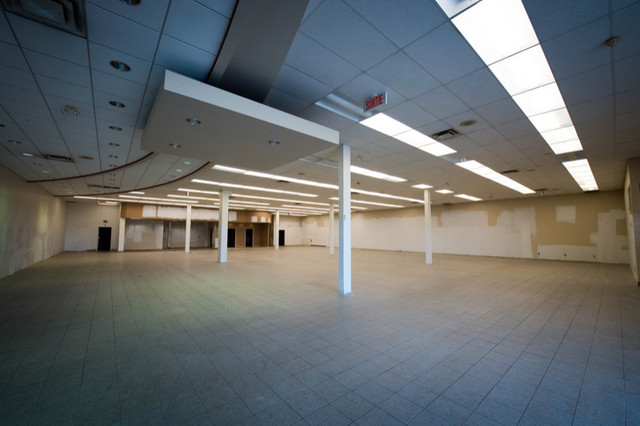 Local Commerciaux dans Espaces commerciaux et bureaux à vendre  à Ville de Montréal - Image 3