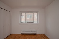 Akelius one bedroom apartment for rent. Located near Queen Mary Road and Cedar Crescent in the Cote-... (image 4)