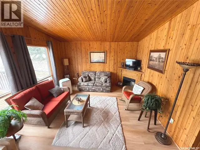 517 Demaer Bay Katepwa Beach, Saskatchewan in Houses for Sale in Regina - Image 4