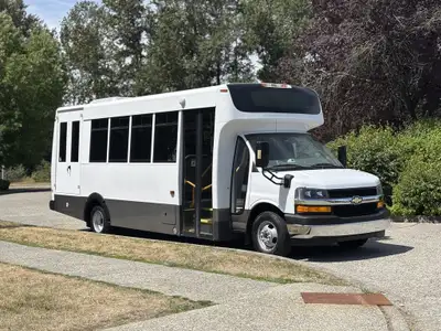 2020 Chevrolet Express 4500 11' 3in. Clearance 21 Passenger Including Driver Valeo Air Conditioning...