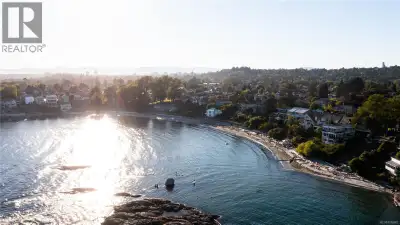 Extremely rare SW-facing, spectacular ocean-view building lot in Oak Bay. See drone video! Overgrowt...