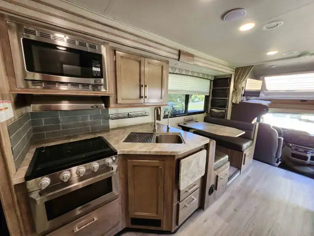 ENTEGRA ODYSSEY 2020 in Cars & Trucks in Granby - Image 12