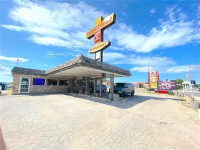 4G//Winnipeg/Iconic, turn key restaurant for sale (Business Only, Property is Not For Sale)! Well-kn...