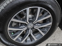 * 4Motion all-wheel-drive system * Features leatherette seating surfaces, an 8-way power-adjustable... (image 8)