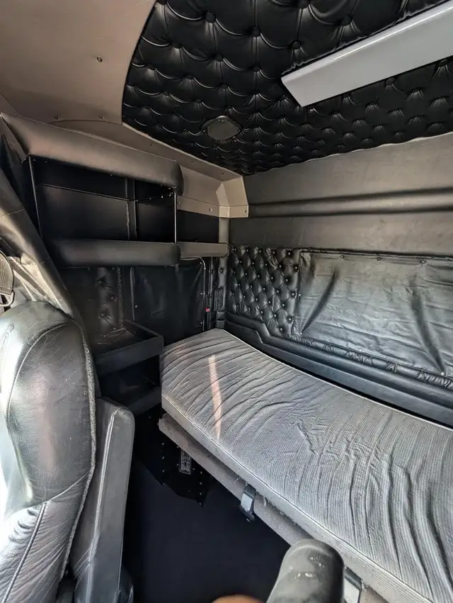 2020 KENWORTH W900L in Heavy Trucks in City of Montréal - Image 21