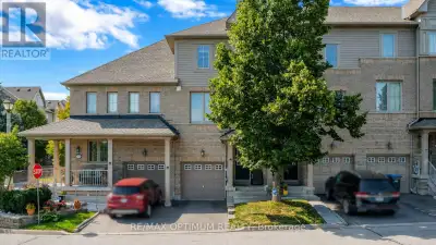 Beautiful 3-storey condo townhome in the highly desirable Bram West community, offering approximatel...