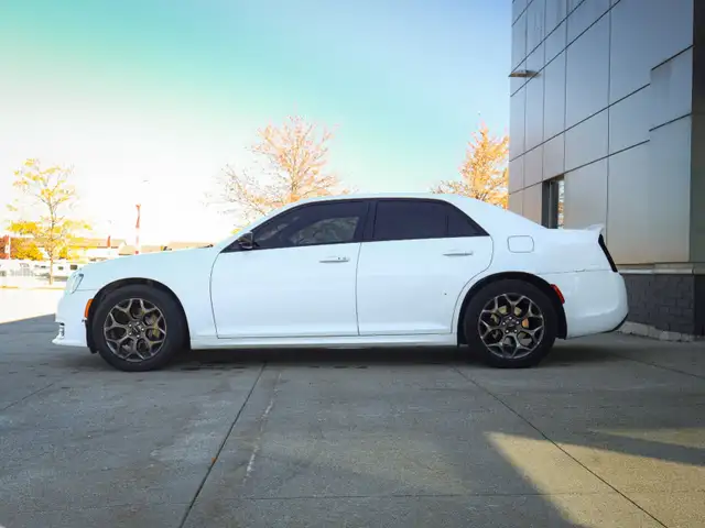 2017 Chrysler 300604579847378063363