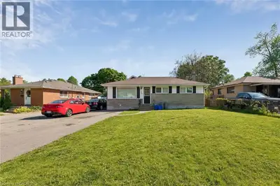 TURN-KEY LEGAL DUPLEX — Perfect for investors, as a mortgage helpers (live in one unit and rent the...