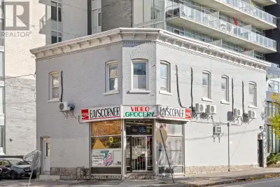 Exceptional Investment Opportunity and excellent location in downtown Ottawa! This prime corner prop...