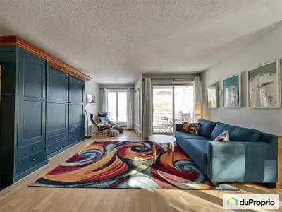 Véritable ski-in/ski-out ! Vivez l'expérience de la montagne dans ce loft moderne et chaleureux, sit...