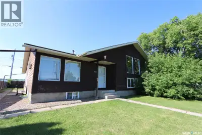 Great opportunity to own a revenue producing property! Live in the top and rent the bottom, or use e...