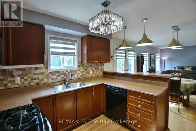 95 ROYAL BEECH DRIVE Wasaga Beach, Ontario62863754490754124