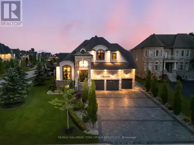 This estate bungaloft offers a blend of refined living and timeless sophistication in a serene atmos...