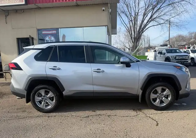 2022 TOYOTA RAV4 HYBRID LE WE FINANCE ALL CREDIT GOOD BAD UGLY in Cars & Trucks in Edmonton - Image 3