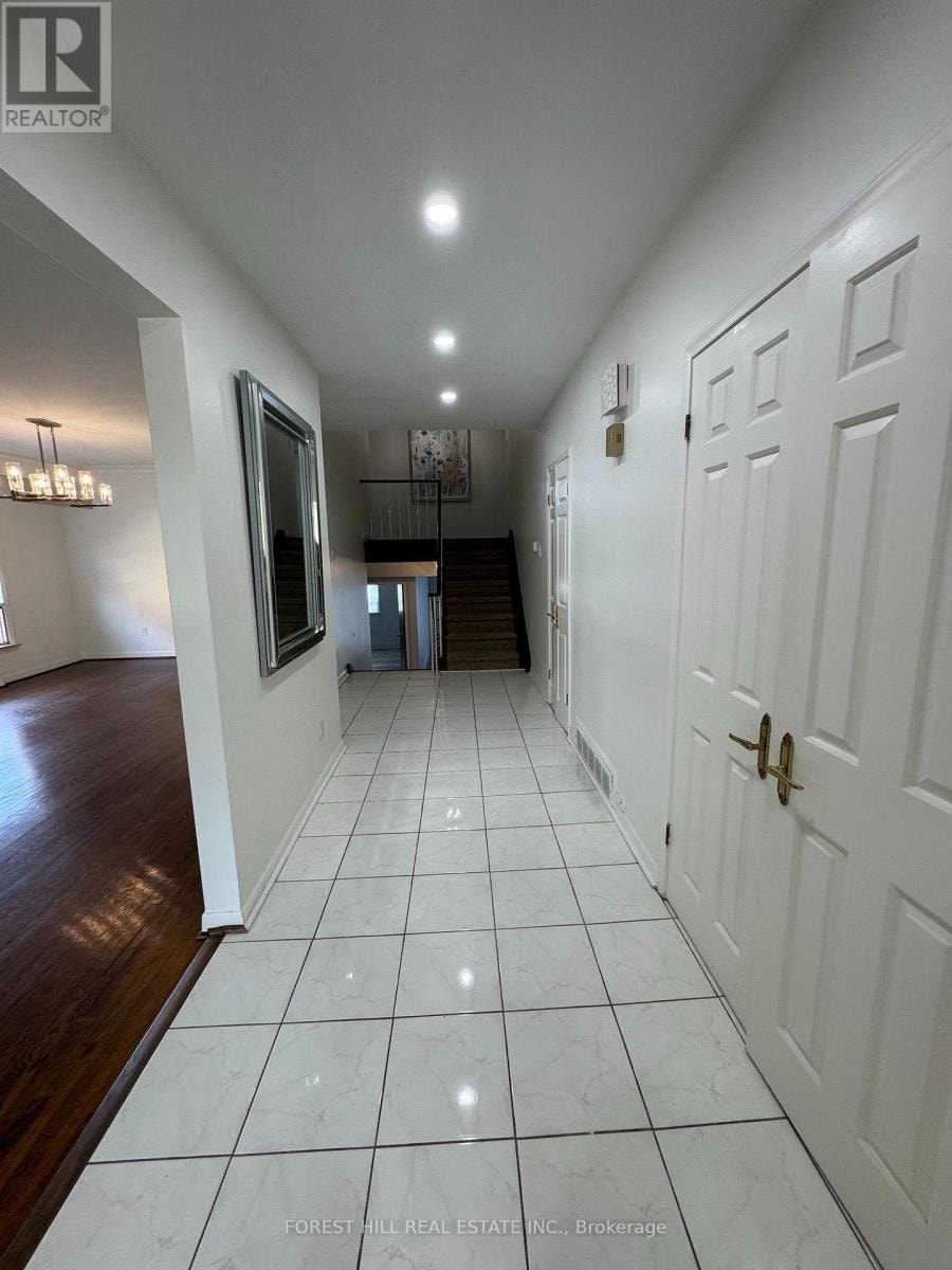 3 TOKAY COURT Toronto (Bathurst Manor), Ontario 2