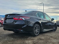 Experience the refined elegance of the 2021 Toyota Camry in its sophisticated black finish and effic... (image 1)