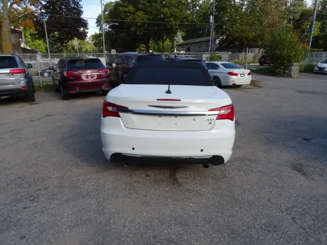 2013 Chrysler 200 Touring in Cars & Trucks in City of Toronto - Image 10