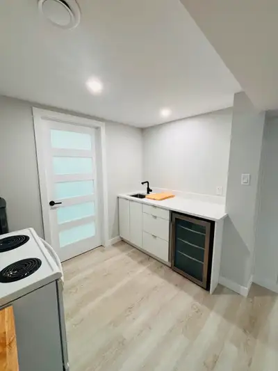 Temporary short term basement suite available for September 1st. $1500 all inclusive Wifi Shared Lau...