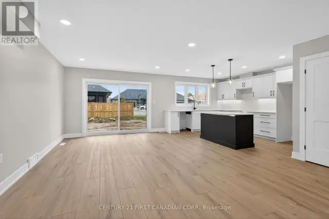 34 POSTMA CRESCENT North Middlesex (Ailsa Craig), Ontario in Houses for Sale in Grand Bend - Image 8